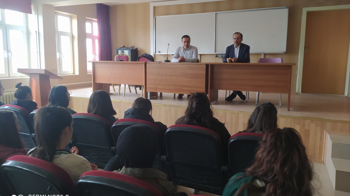 Yüzüncü Yıl Üniversitesi Öğretim Üyesi Doç. Dr. Ferhat KARDAŞ seminer verdi.