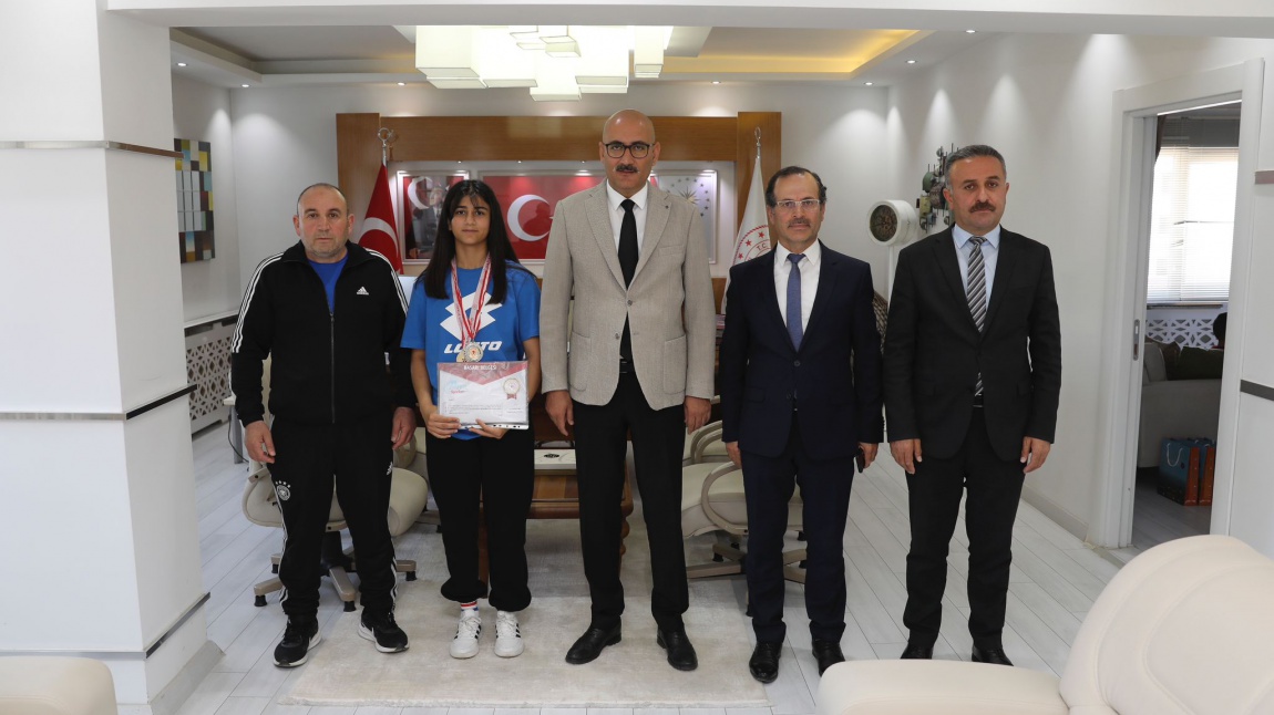 Gençler Boks Dalında Türkiye Birincisi Olan Öğrencimiz Kardelen ÇOBAN'ın Uluslararası Başarısı..